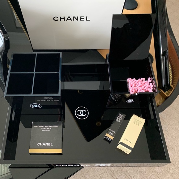 CHANEL | Vanity / Cosmetic Essentials - Picture 13 of 13